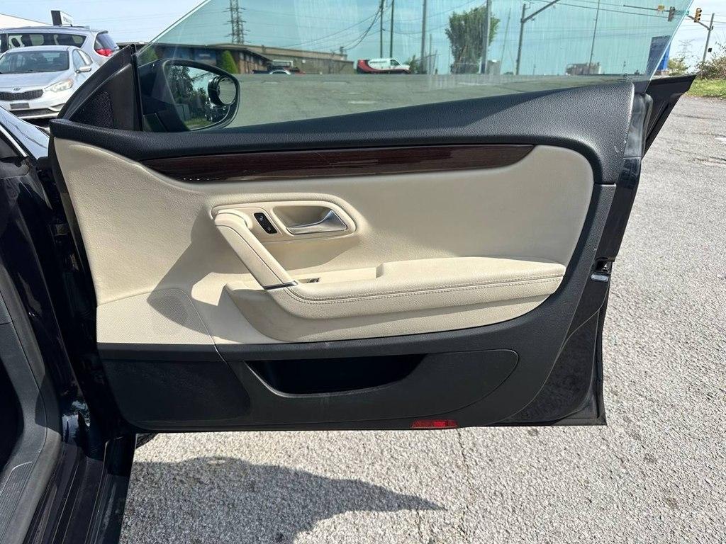 Volkswagen CC 4dr Sdn Lux 2012