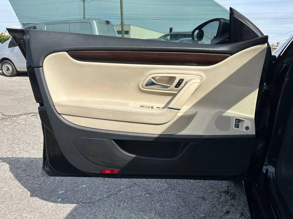 Volkswagen CC 4dr Sdn Lux 2012