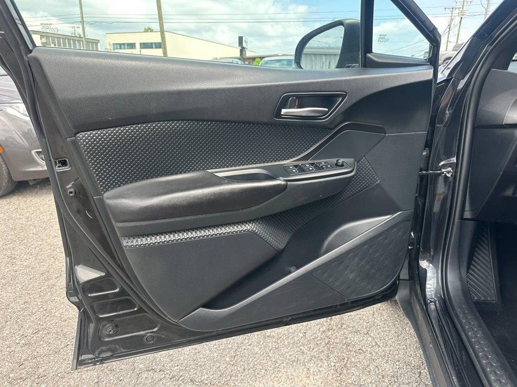 Toyota C-HR XLE FWD (Natl) 2018