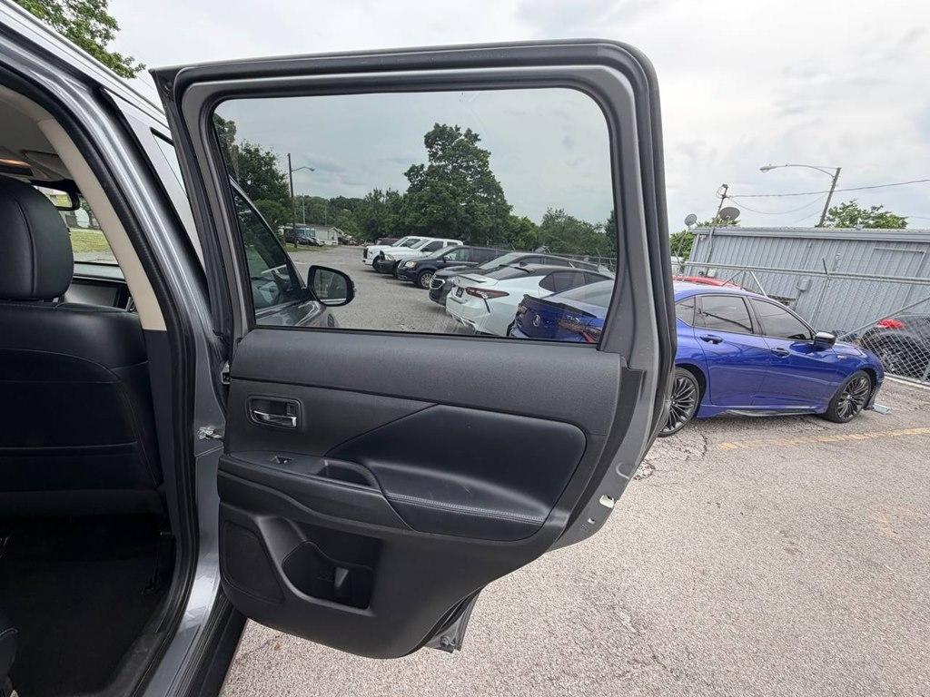 Mitsubishi Outlander SEL FWD 2020