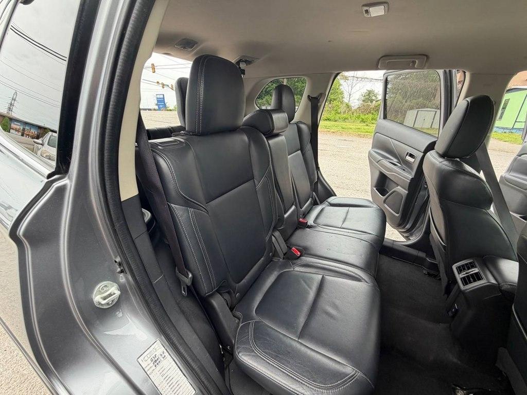 Mitsubishi Outlander SEL FWD 2020