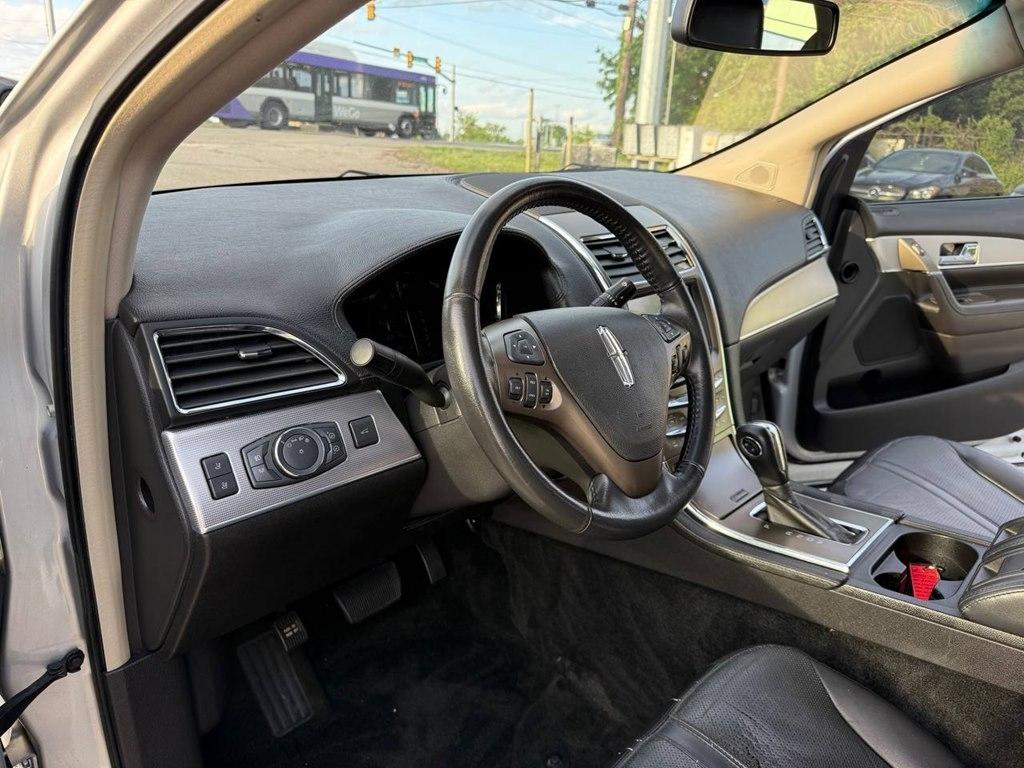 Lincoln MKX FWD 4dr 2011