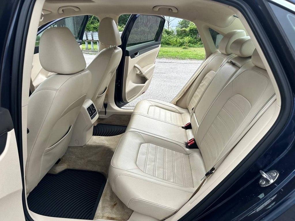 Volkswagen Passat 4dr Sdn 1.8T Auto Sport 2015