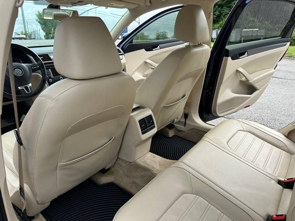 Volkswagen Passat 4dr Sdn 1.8T Auto Sport 2015