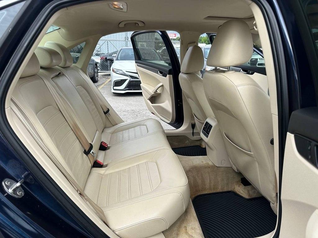Volkswagen Passat 4dr Sdn 1.8T Auto Sport 2015
