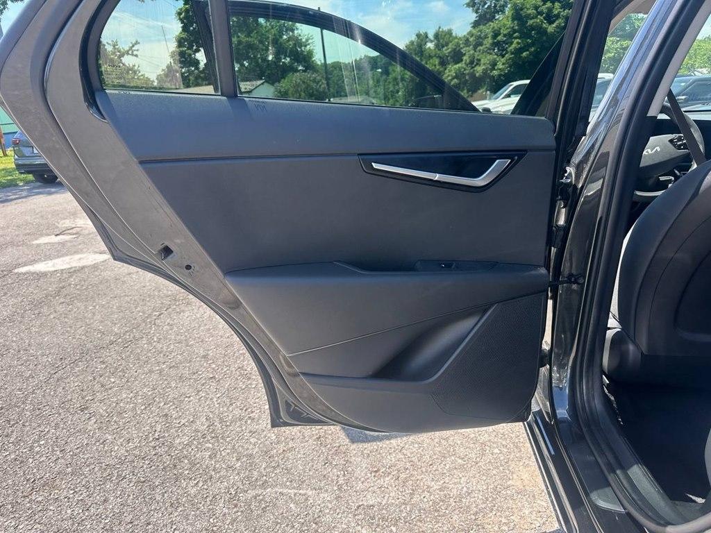 Kia Niro LX FWD 2023