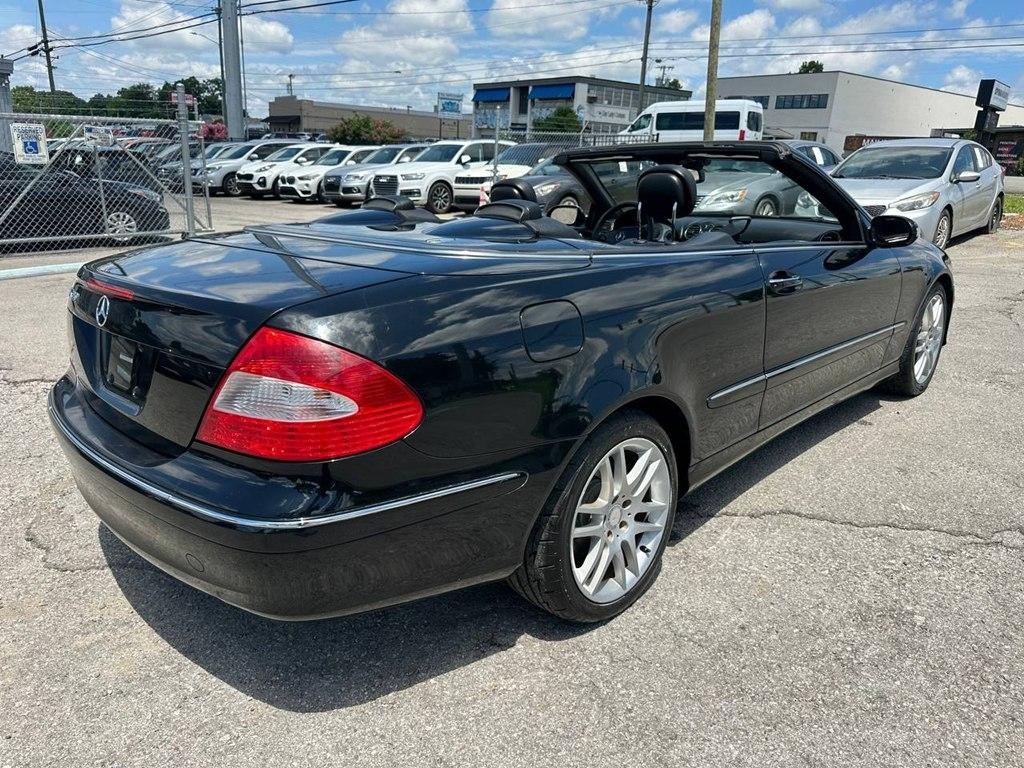 Mercedes-Benz CLK-Class 2dr Cabriolet 3.5L 2009