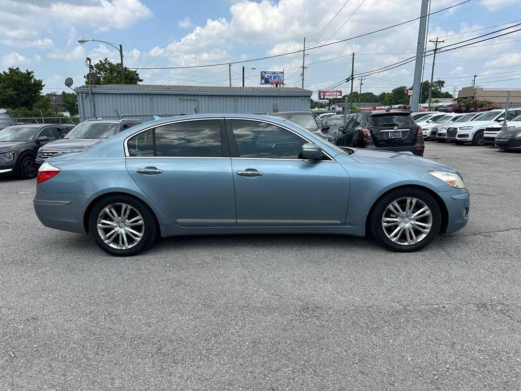 Hyundai Genesis 4dr Sdn V8 2011