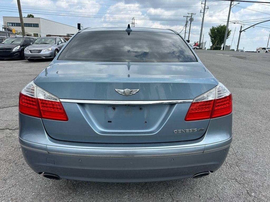 Hyundai Genesis 4dr Sdn V8 2011