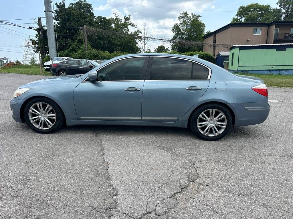 Hyundai Genesis 4dr Sdn V8 2011