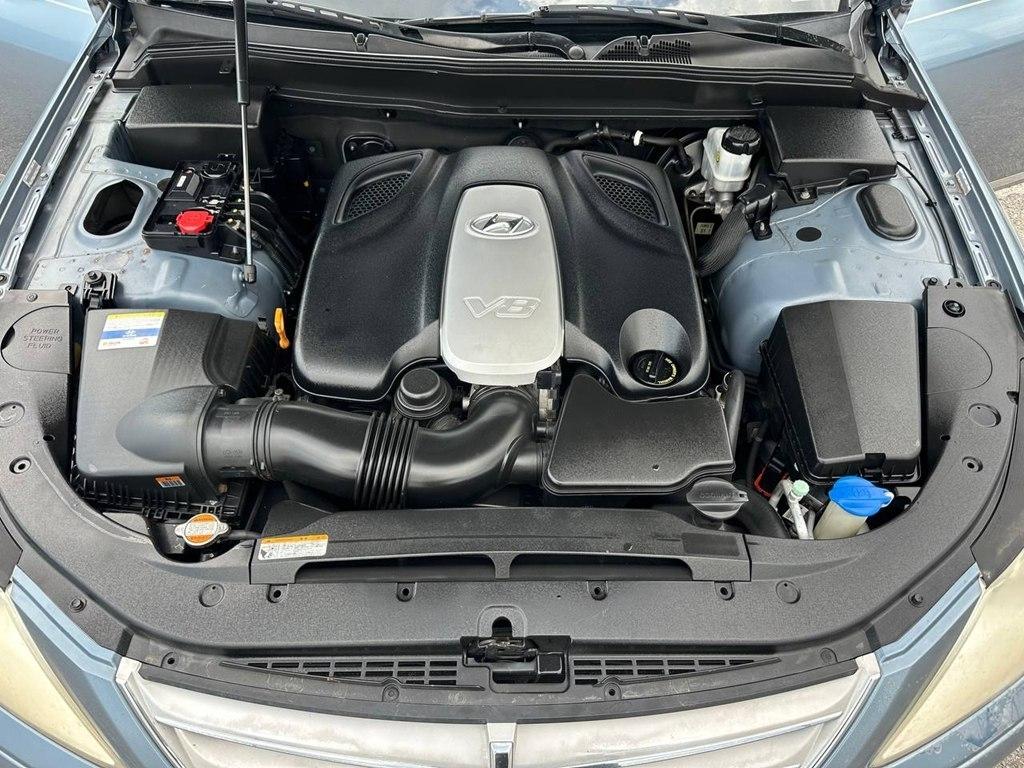 Hyundai Genesis 4dr Sdn V8 2011