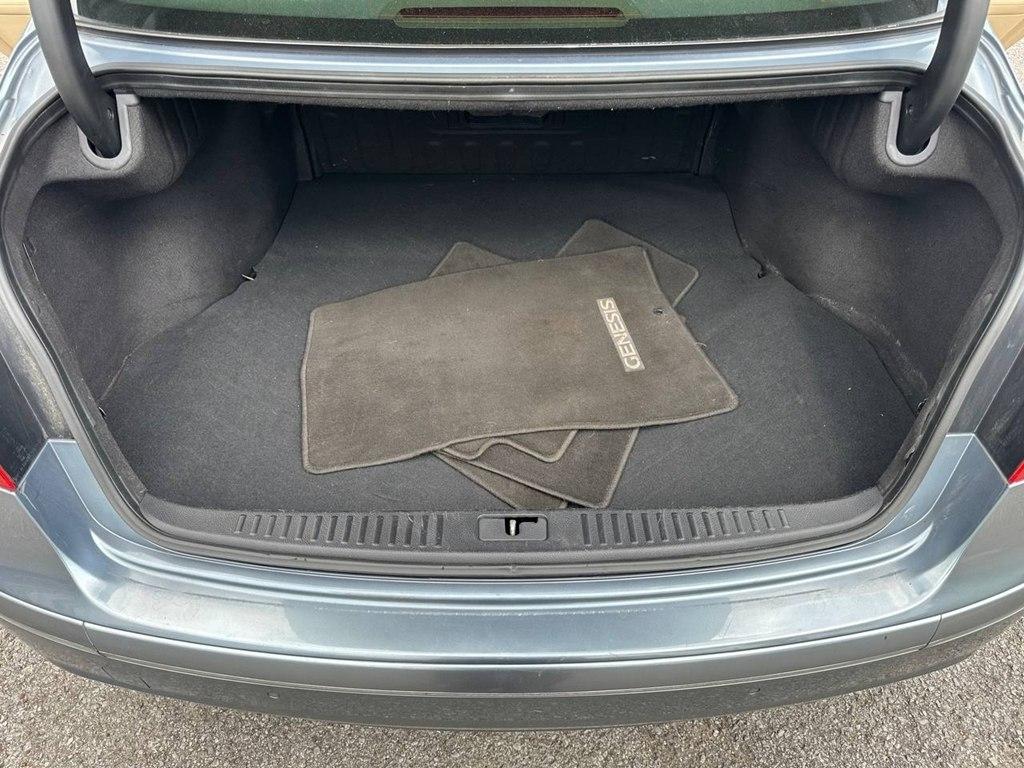 Hyundai Genesis 4dr Sdn V8 2011