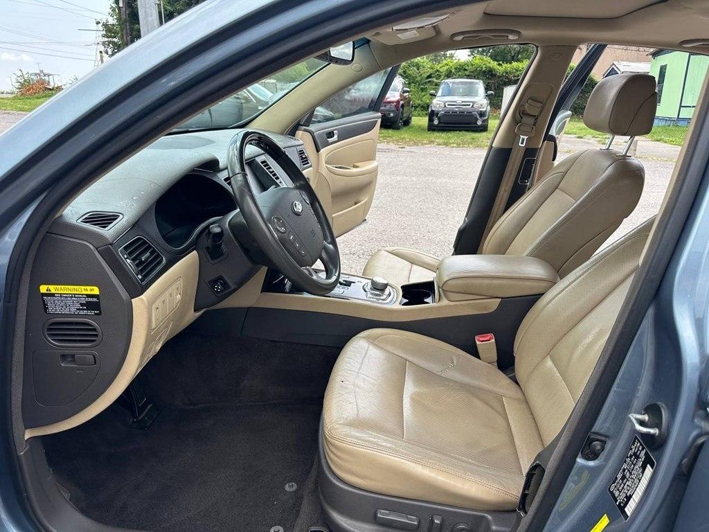 Hyundai Genesis 4dr Sdn V8 2011