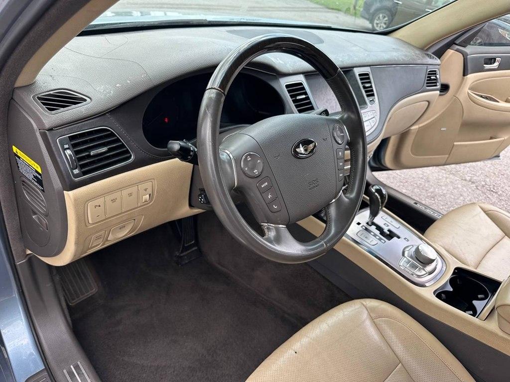 Hyundai Genesis 4dr Sdn V8 2011