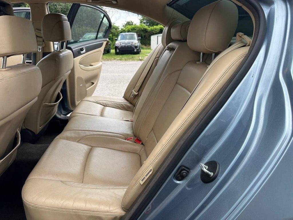 Hyundai Genesis 4dr Sdn V8 2011