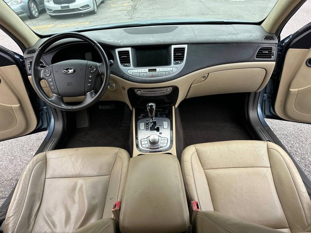 Hyundai Genesis 4dr Sdn V8 2011