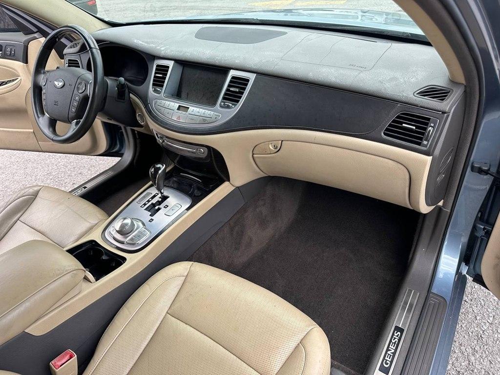 Hyundai Genesis 4dr Sdn V8 2011