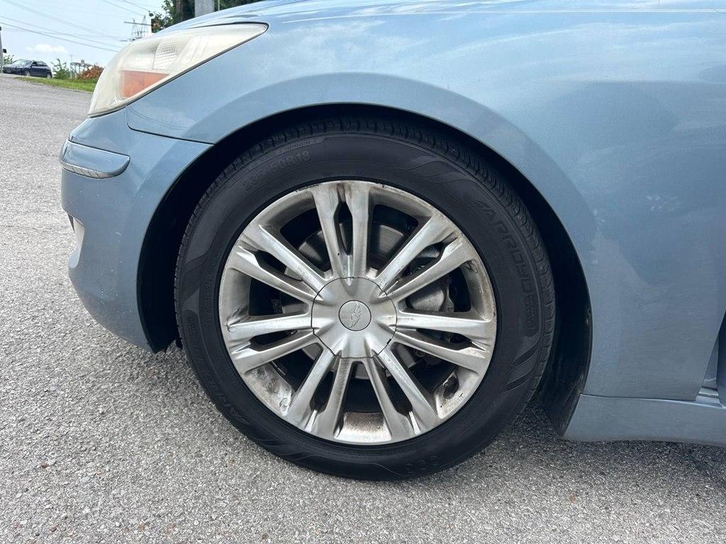 Hyundai Genesis 4dr Sdn V8 2011