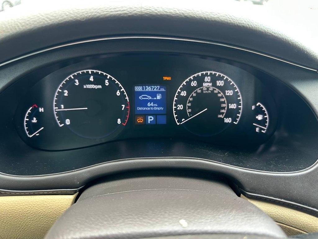 Hyundai Genesis 4dr Sdn V8 2011