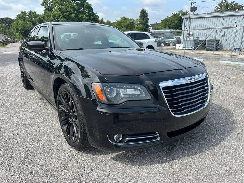 Chrysler 300 4dr Sdn V6 300S RWD 2012