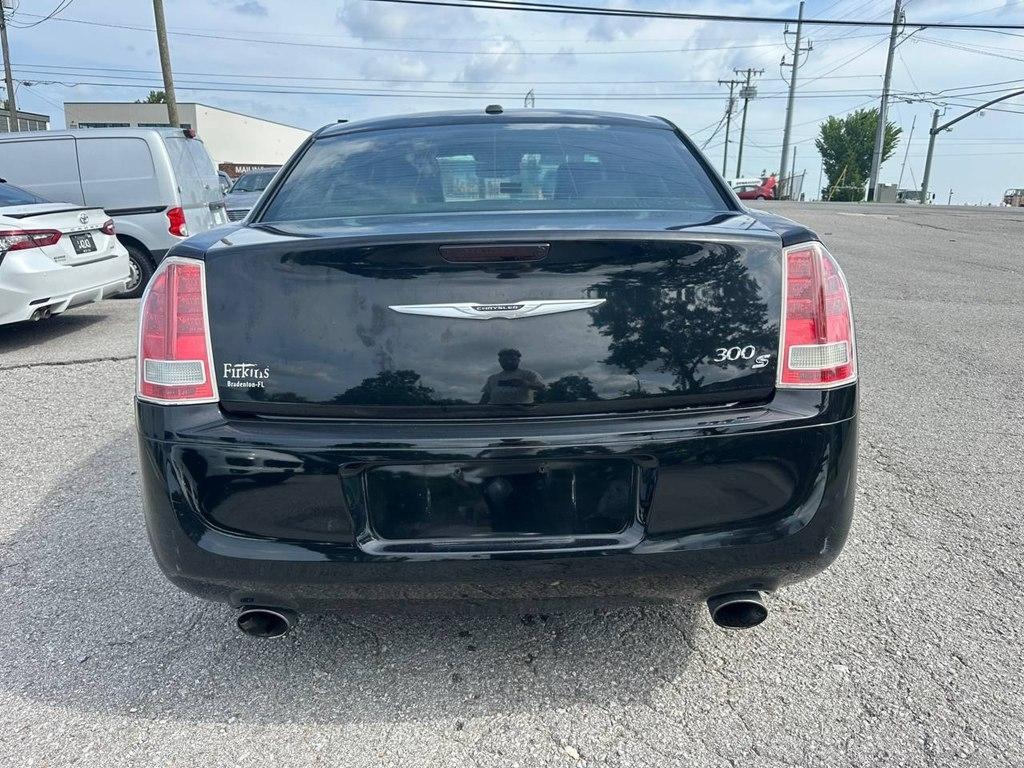 Chrysler 300 4dr Sdn V6 300S RWD 2012