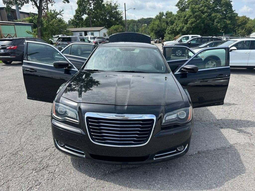 Chrysler 300 4dr Sdn V6 300S RWD 2012