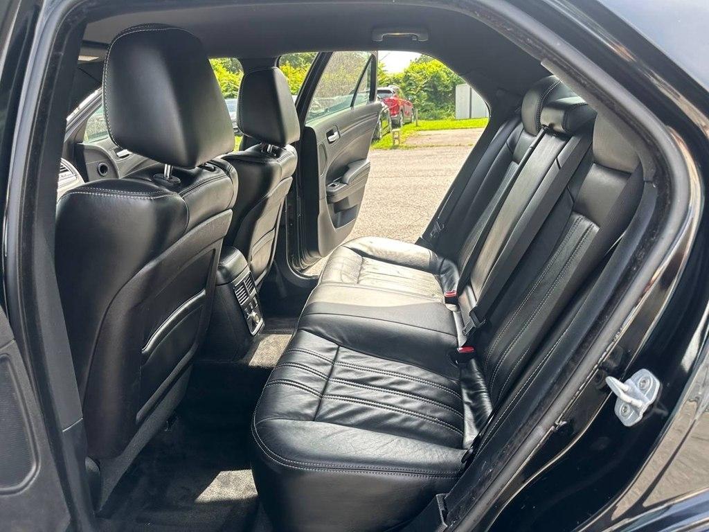 Chrysler 300 4dr Sdn V6 300S RWD 2012