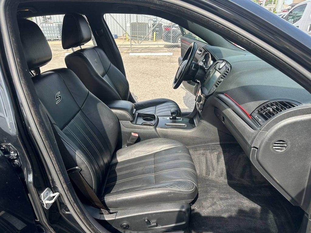 Chrysler 300 4dr Sdn V6 300S RWD 2012