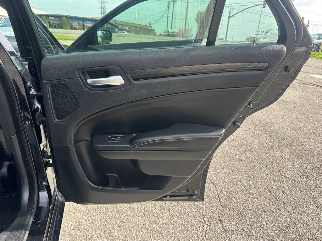 Chrysler 300 4dr Sdn V6 300S RWD 2012