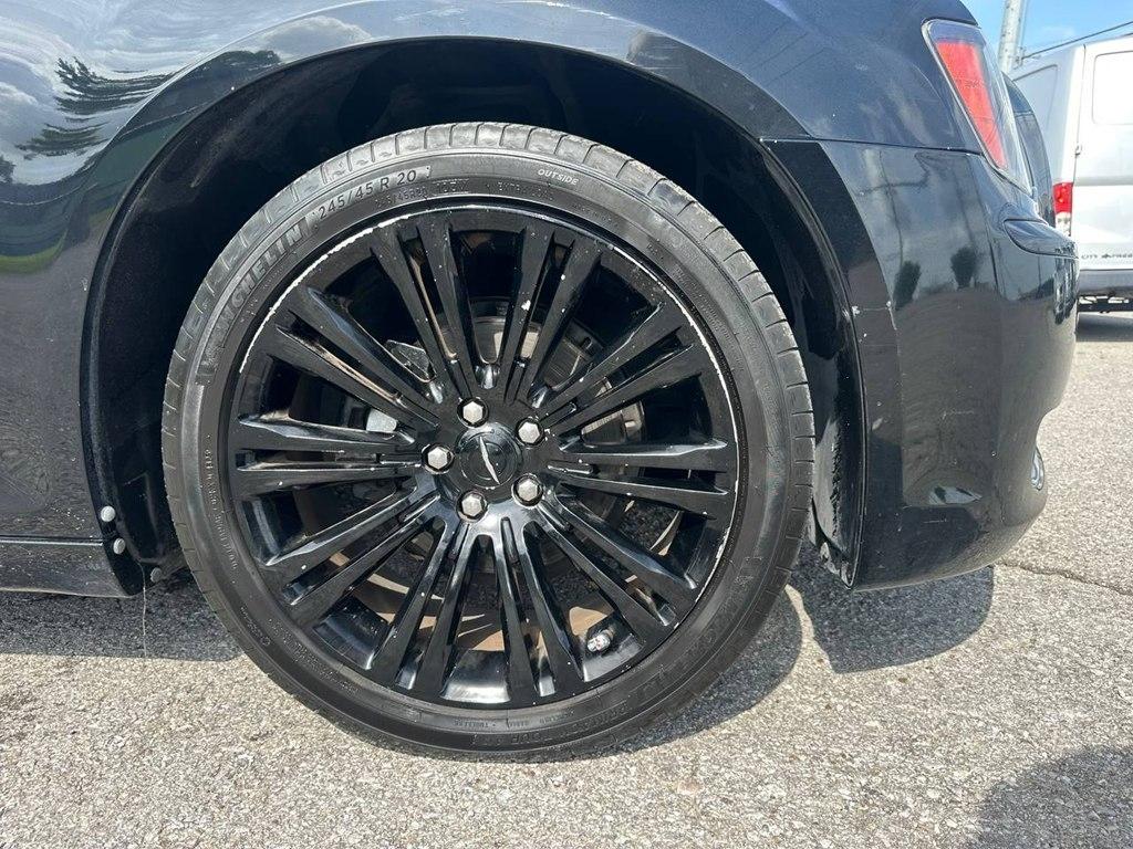 Chrysler 300 4dr Sdn V6 300S RWD 2012