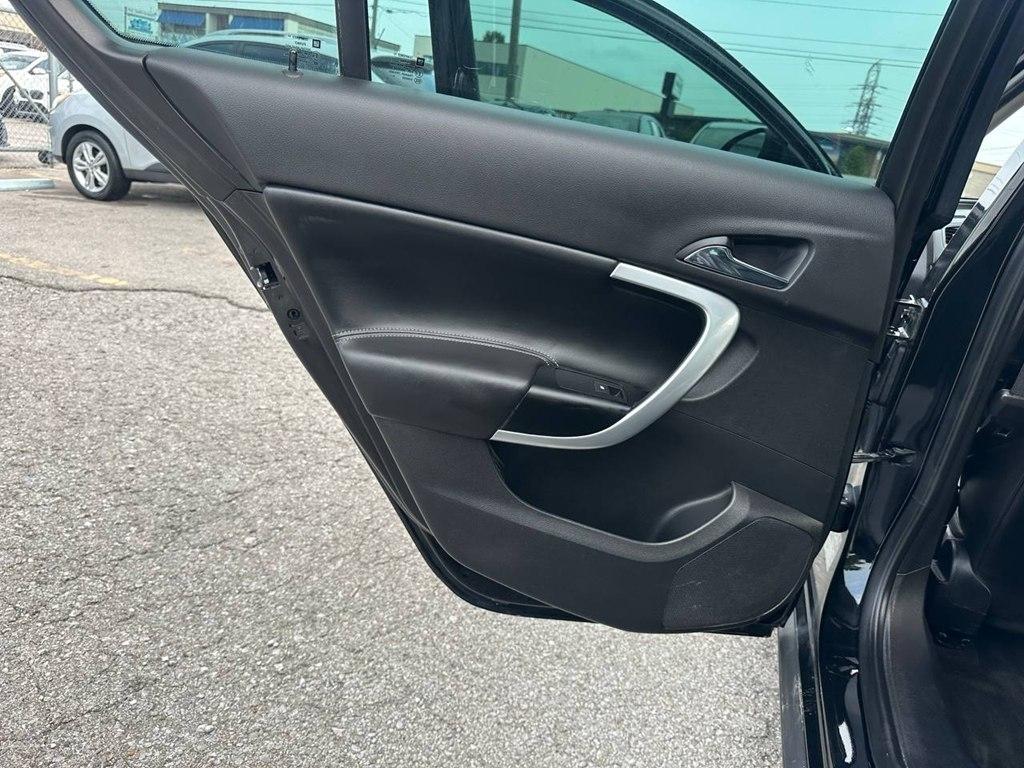 Buick Regal 4dr Sdn Sport Touring FWD 2017