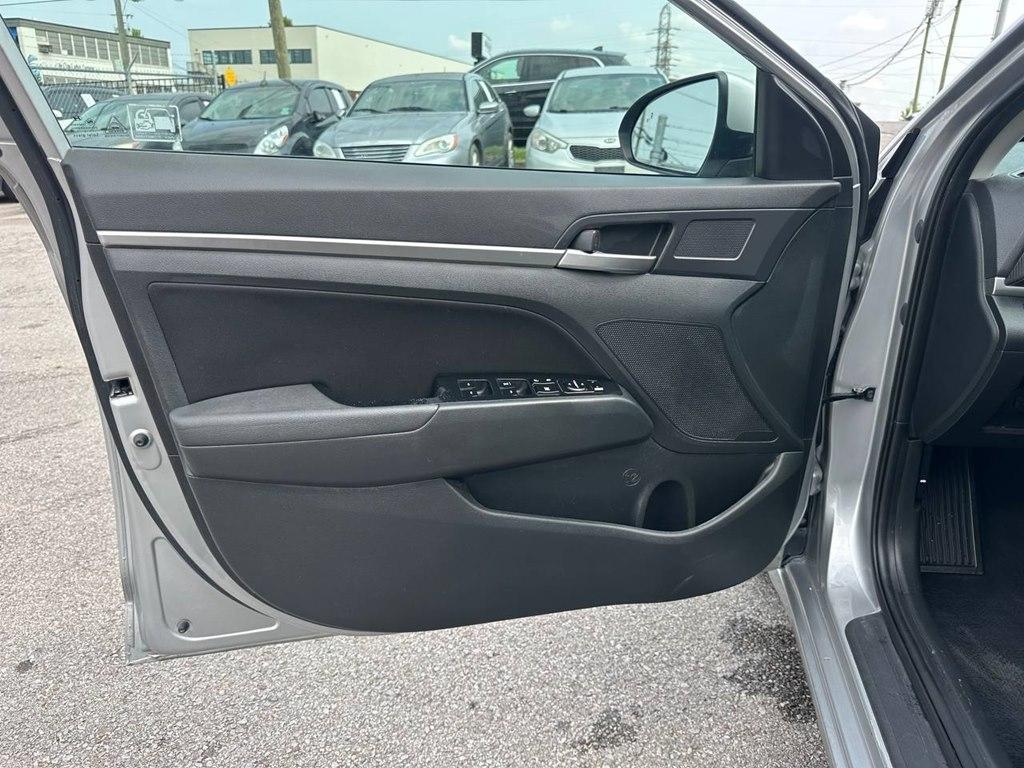 Hyundai Elantra SEL IVT 2020