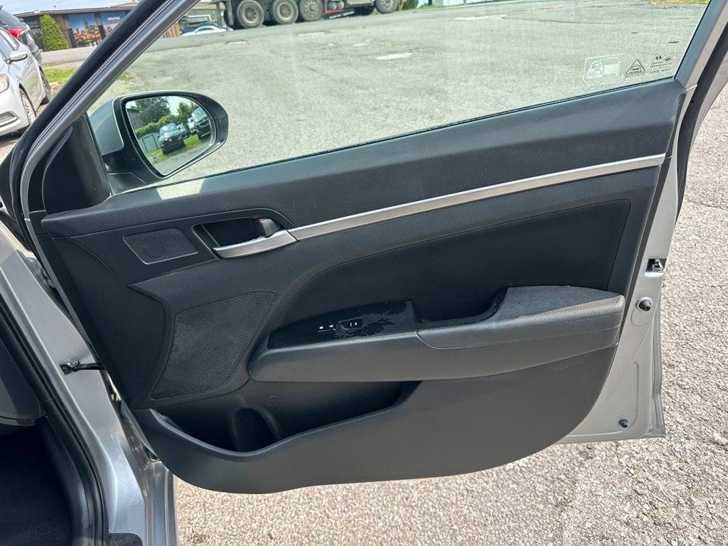Hyundai Elantra SEL IVT 2020
