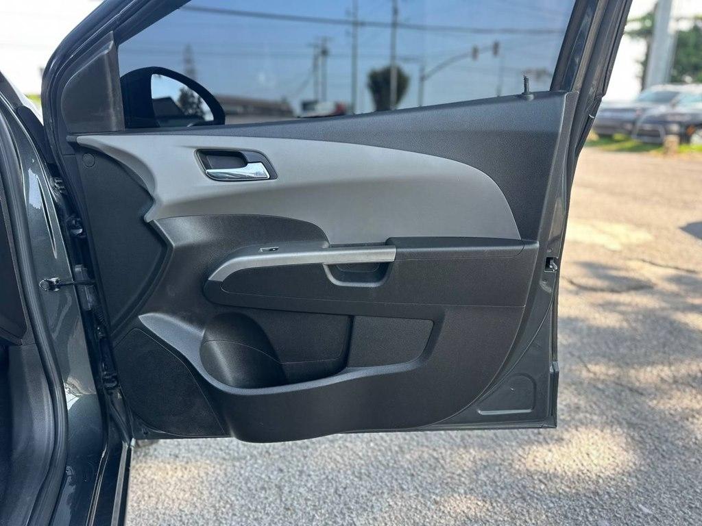 Chevrolet Sonic 4dr Sdn Auto Premier 2017
