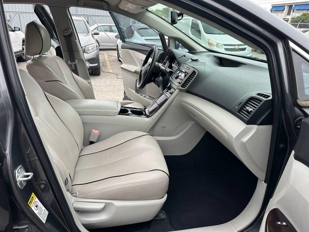 Toyota Venza 4dr Wgn I4 FWD (Natl) 2009