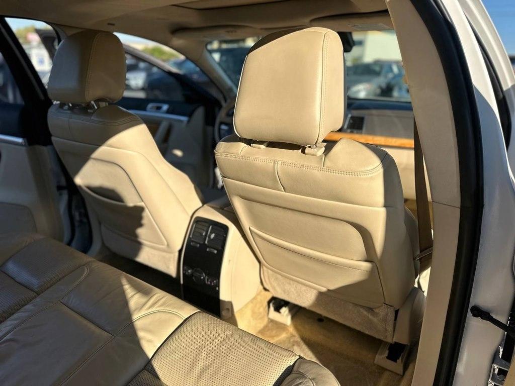 Lincoln MKS 4dr Sdn 3.7L FWD 2012