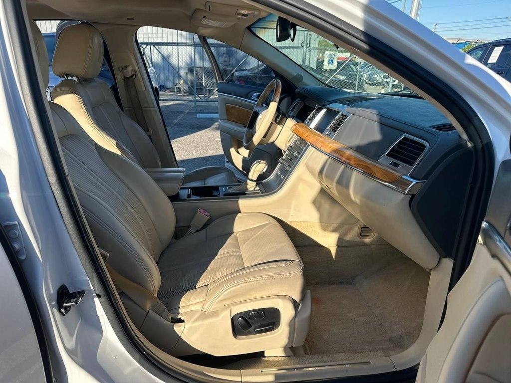 Lincoln MKS 4dr Sdn 3.7L FWD 2012
