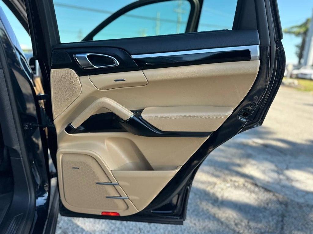 Porsche Cayenne AWD 4dr S E-Hybrid 2016