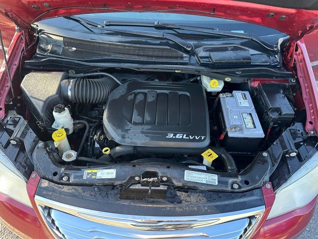 Chrysler Town & Country 4dr Wgn Touring 2013
