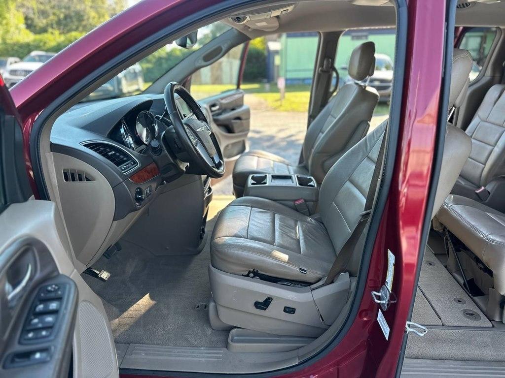 Chrysler Town & Country 4dr Wgn Touring 2013