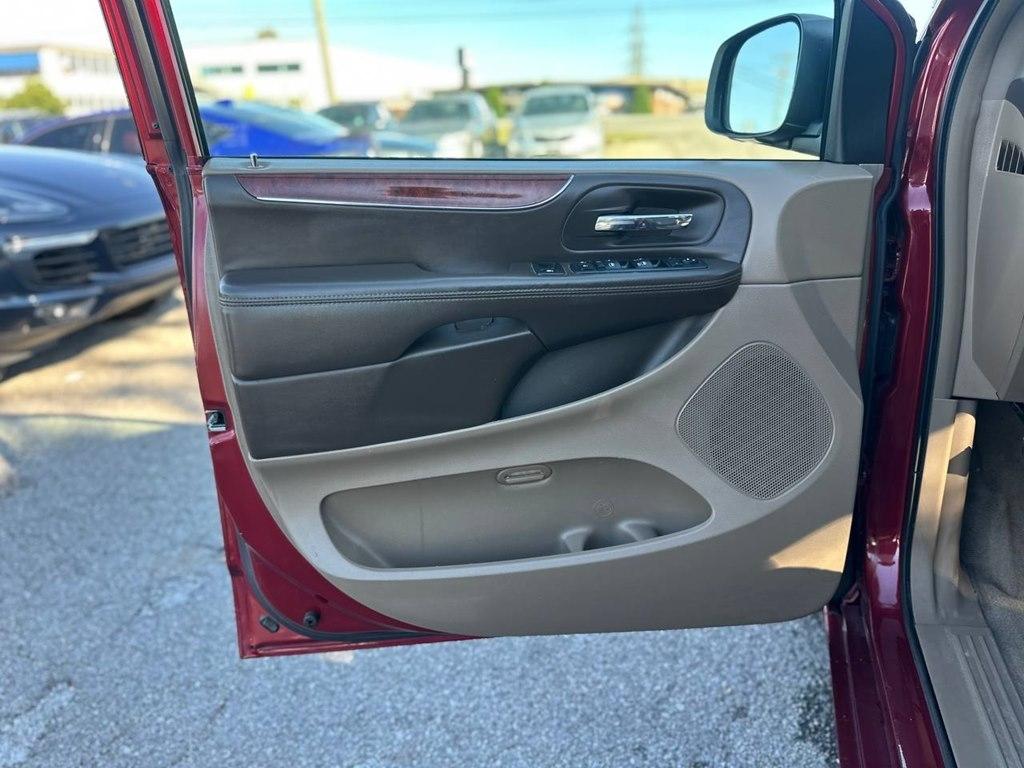 Chrysler Town & Country 4dr Wgn Touring 2013