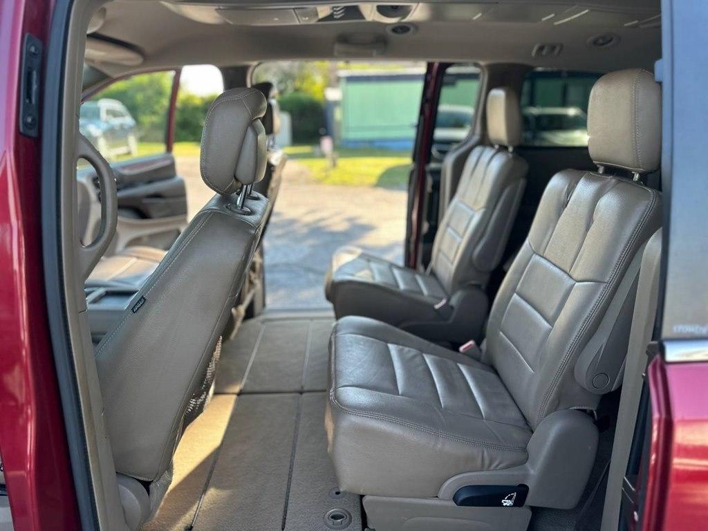 Chrysler Town & Country 4dr Wgn Touring 2013