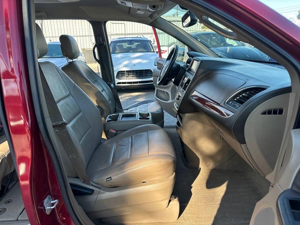 Chrysler Town & Country 4dr Wgn Touring 2013