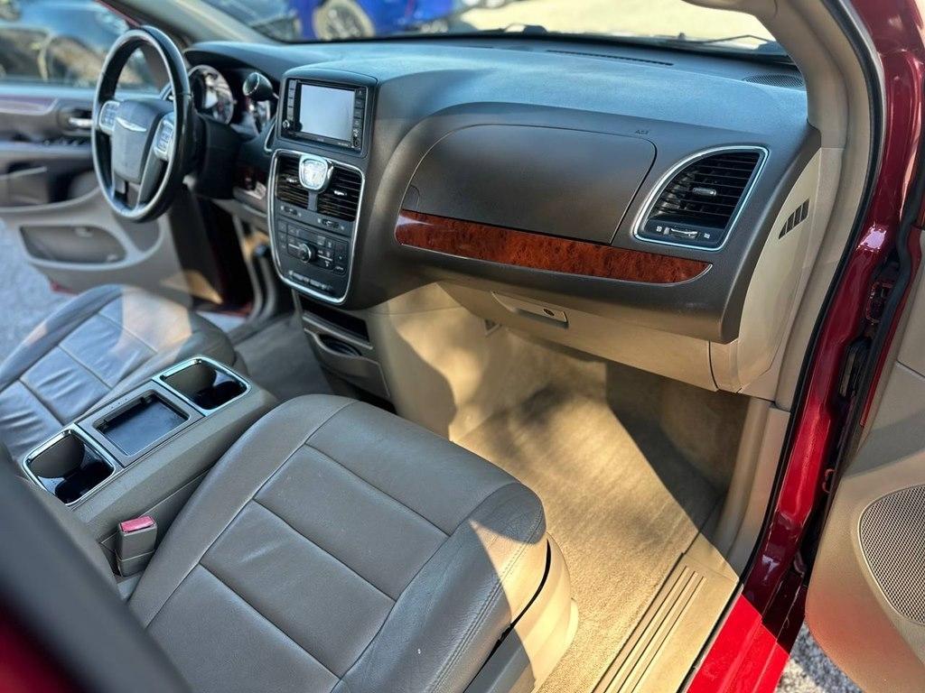 Chrysler Town & Country 4dr Wgn Touring 2013
