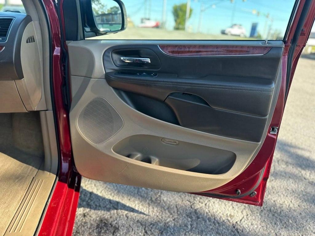 Chrysler Town & Country 4dr Wgn Touring 2013