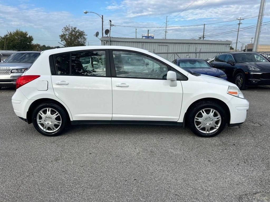 Nissan Versa 5dr HB Auto 1.8 S 2012