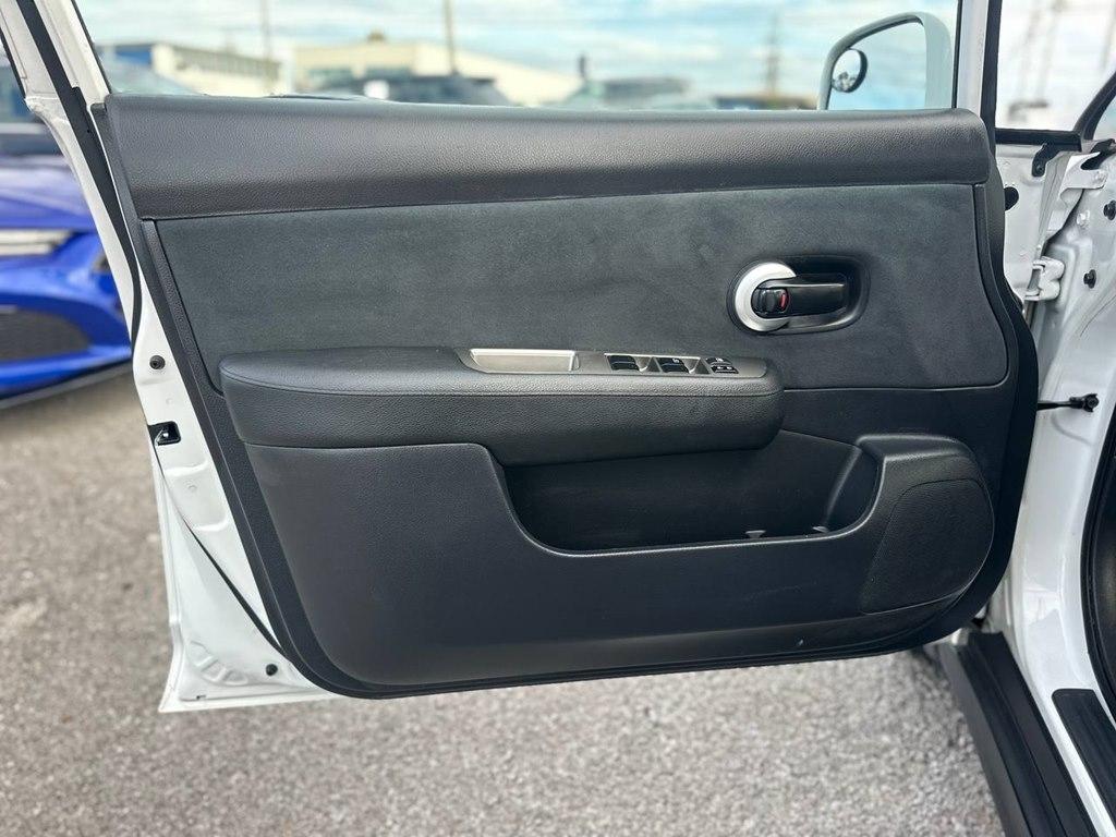 Nissan Versa 5dr HB Auto 1.8 S 2012