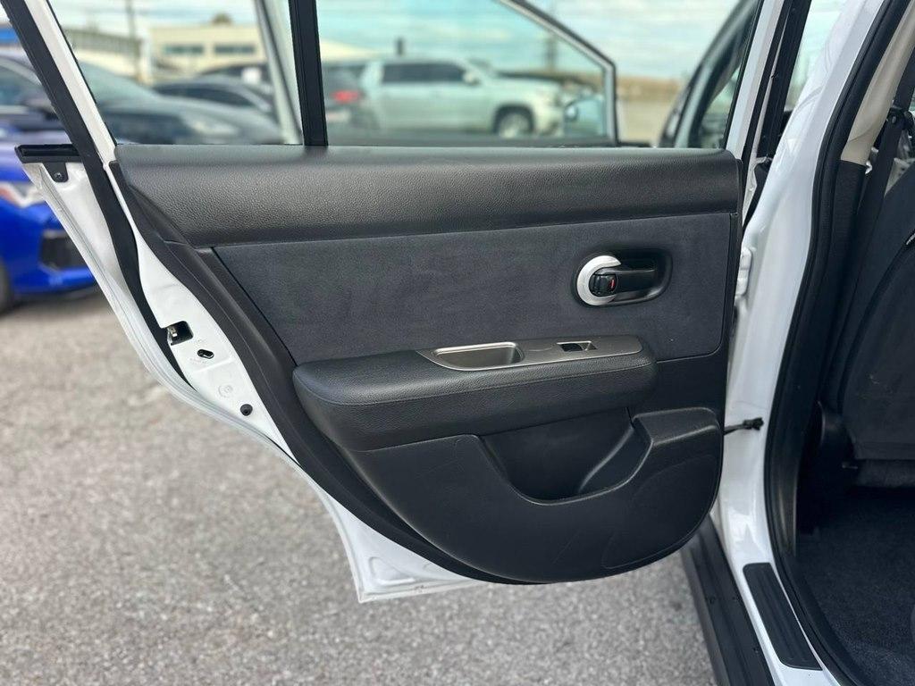 Nissan Versa 5dr HB Auto 1.8 S 2012
