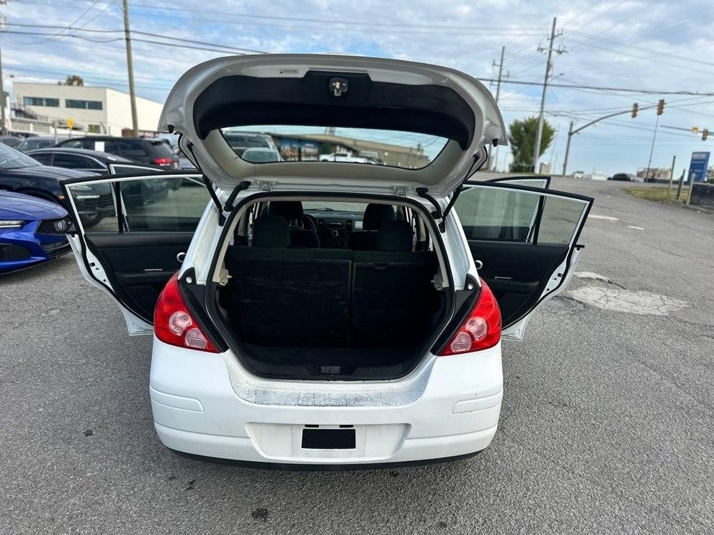 Nissan Versa 5dr HB Auto 1.8 S 2012