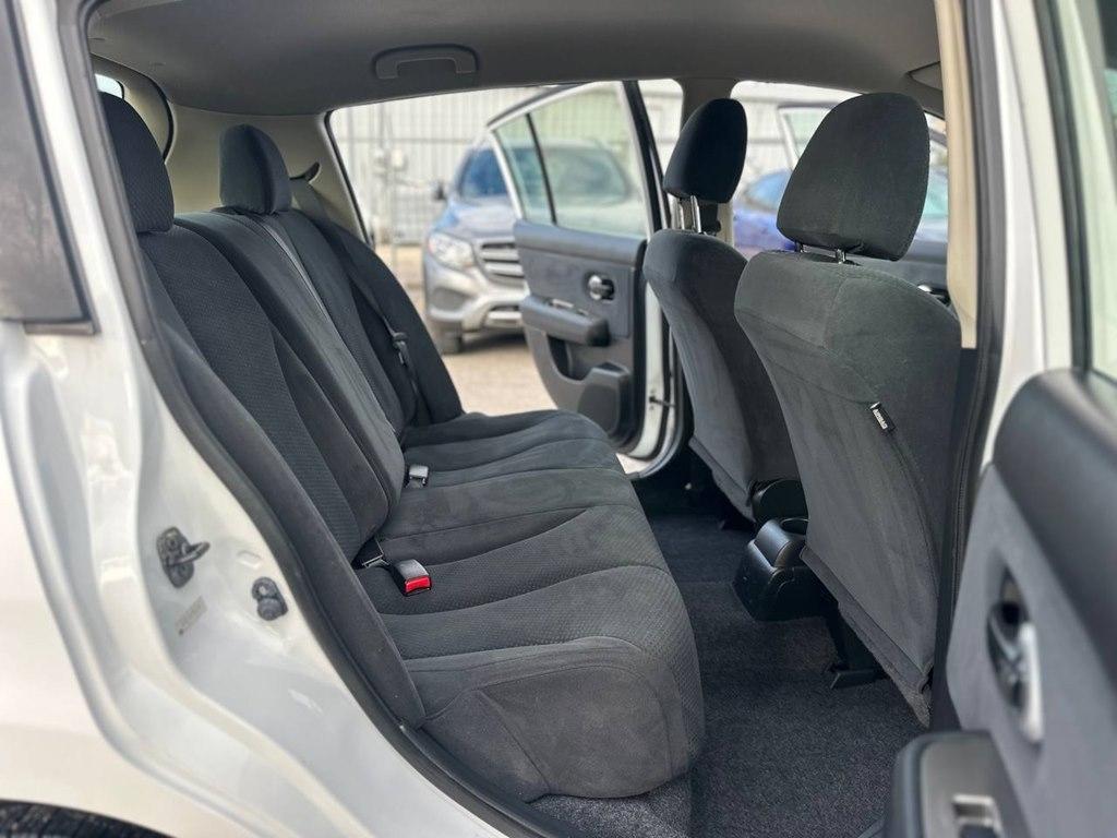 Nissan Versa 5dr HB Auto 1.8 S 2012